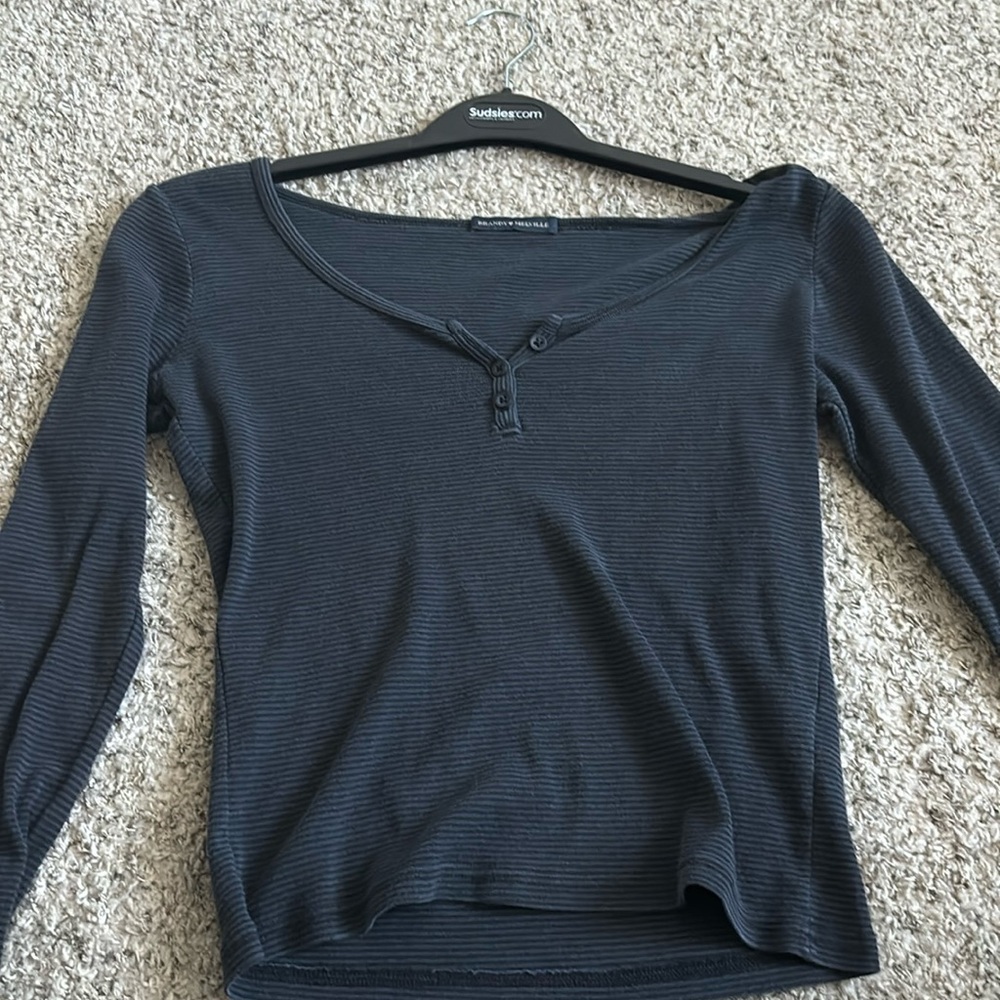 COPY - brandy Melville top long sleeve